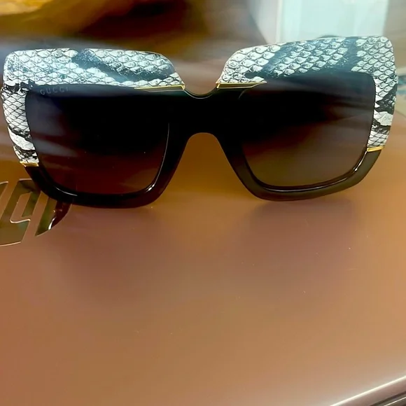 New Gucci Faux Snake Black n White Sunglasses Gucci GG1968S 002 Sunglasses - US main image 4